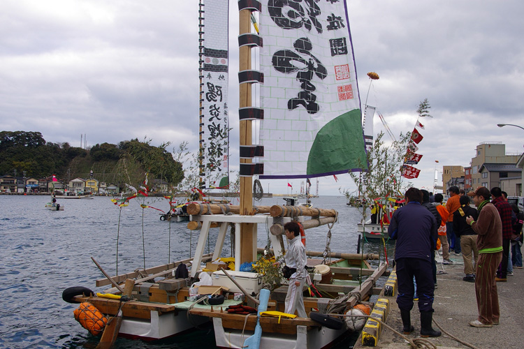 巨大な大漁旗（小木港・伴旗祭）_f0130879_22311441.jpg