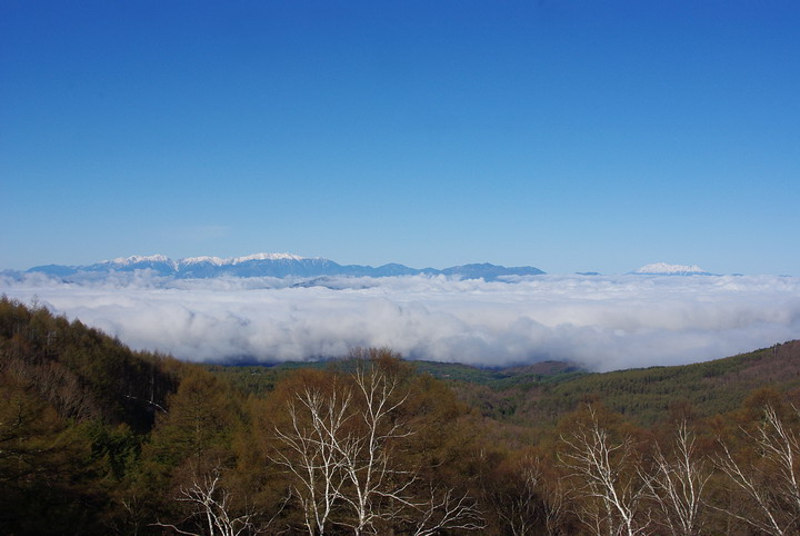 雲海と残雪の山並み_d0102327_22381121.jpg