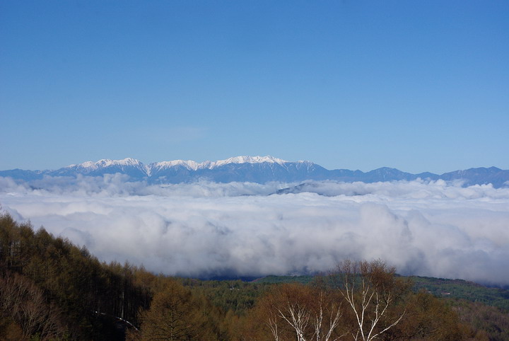 雲海と残雪の山並み_d0102327_2240739.jpg
