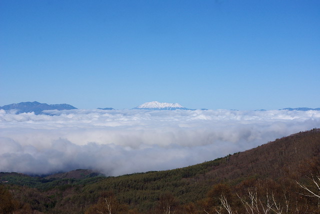 雲海と残雪の山並み_d0102327_22442457.jpg
