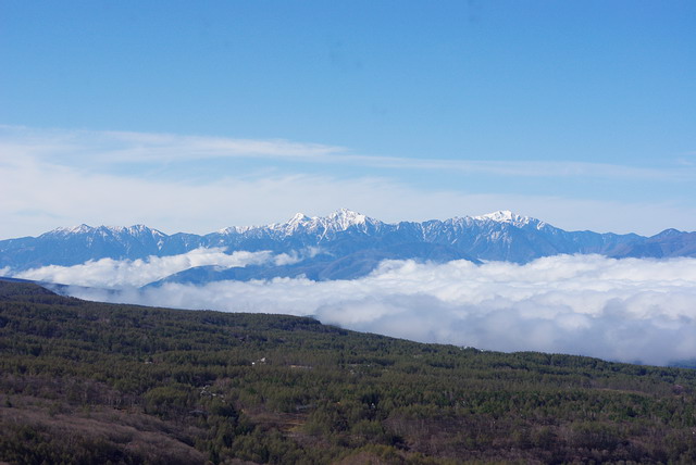雲海と残雪の山並み_d0102327_2245468.jpg