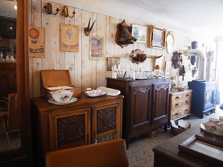brocante à Donzy, DE FOND EN COMBLE - フランスの田舎のブロカント_a0231632_14525981.jpg