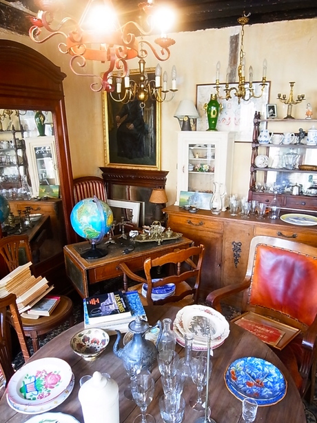 brocante à Donzy, DE FOND EN COMBLE - フランスの田舎のブロカント_a0231632_1502097.jpg