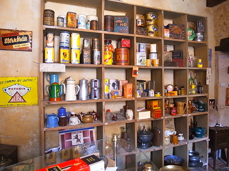 brocante à Donzy, DE FOND EN COMBLE - フランスの田舎のブロカント_a0231632_15134297.jpg