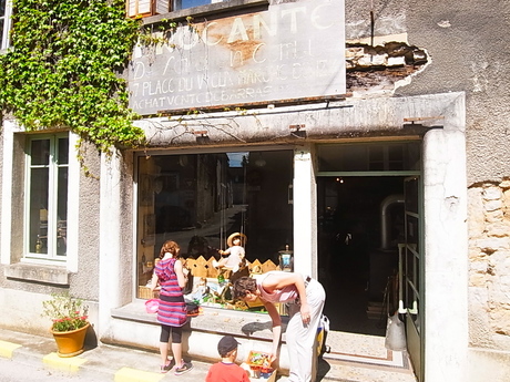 brocante à Donzy, DE FOND EN COMBLE - フランスの田舎のブロカント_a0231632_15155977.jpg