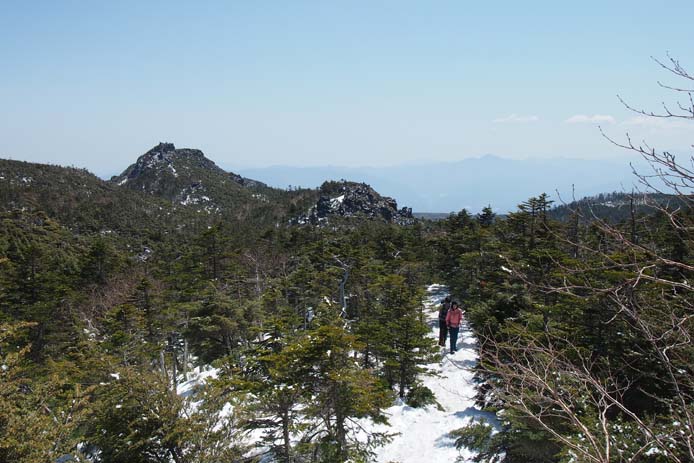 北横岳に向かう人去る人　　　　　　　　　　　　　　　　　　　　　　北八ヶ岳_d0149245_21371826.jpg