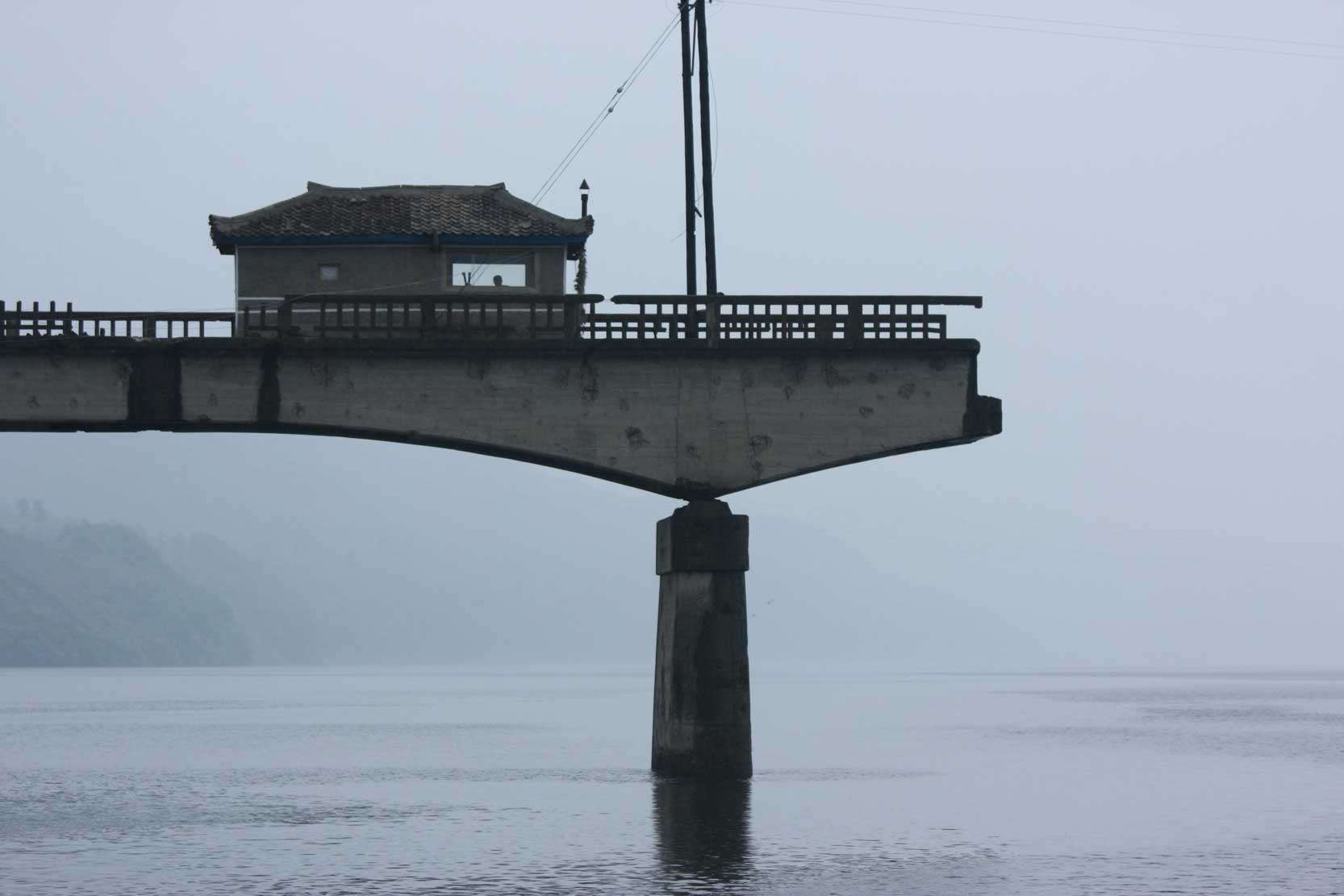 丹東よりずっと面白い河口断橋の遊覧ボート_b0235153_0165599.jpg
