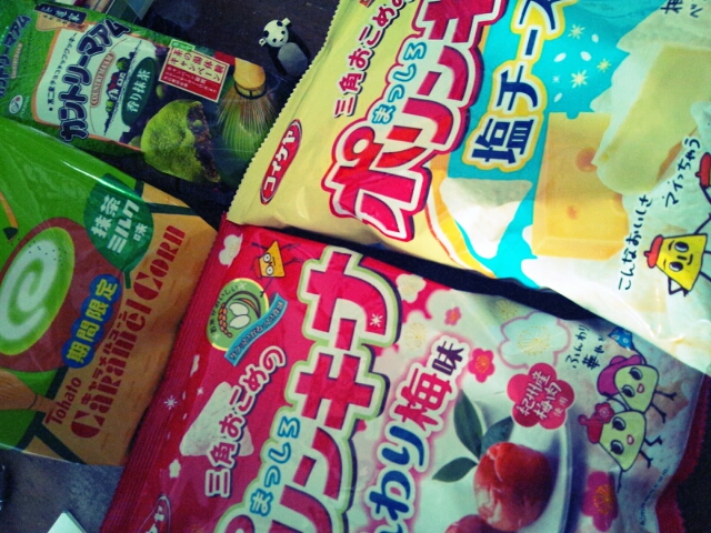 朝の郵便物と打合せとお菓子とお喋りとお知らせと日々入荷_c0246783_18104537.jpg