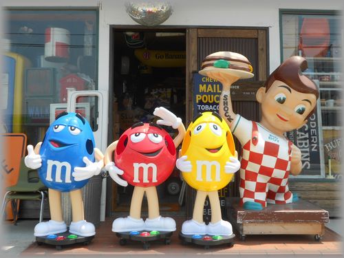m&mストアディスプレイ : OIL SHOCK ZAKKA m&mストアディスプレイ : OIL SHOCK ZAKKA
