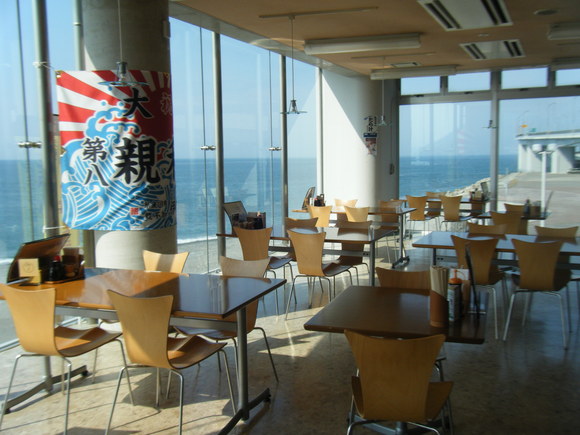 漁火 海が一望の店内_d0235898_22175754.jpg
