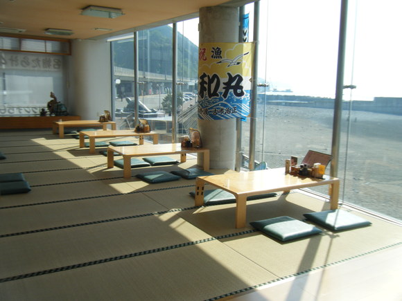 漁火 海が一望の店内_d0235898_2222579.jpg