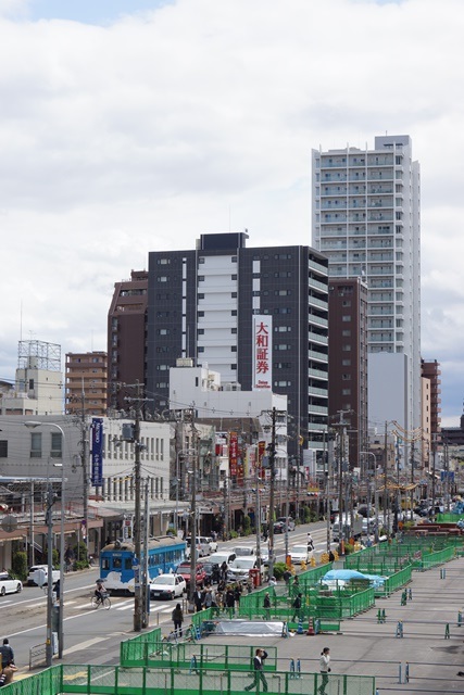 大阪の街に阪堺電車、お洒落で可愛い阪堺電車、幸福を運ぶ阪堺電車、アクティブな安倍総理の姿勢応援します_d0181492_2214850.jpg