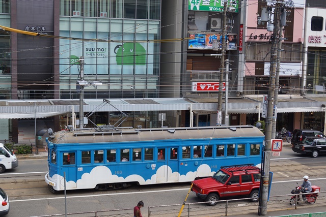 大阪の街に阪堺電車、お洒落で可愛い阪堺電車、幸福を運ぶ阪堺電車、アクティブな安倍総理の姿勢応援します_d0181492_2215871.jpg