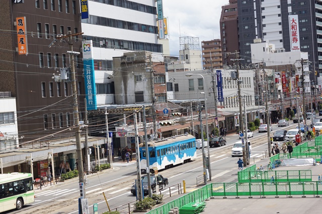 大阪の街に阪堺電車、お洒落で可愛い阪堺電車、幸福を運ぶ阪堺電車、アクティブな安倍総理の姿勢応援します_d0181492_2222326.jpg