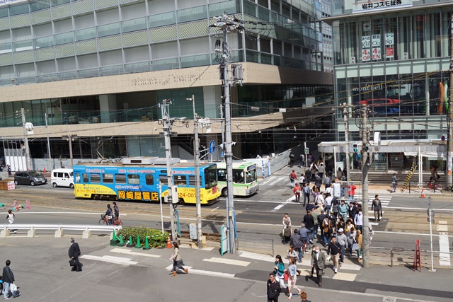 大阪の街に阪堺電車、お洒落で可愛い阪堺電車、幸福を運ぶ阪堺電車、アクティブな安倍総理の姿勢応援します_d0181492_2223779.jpg