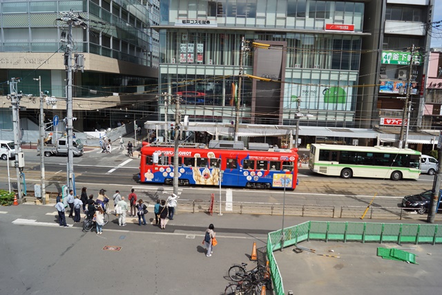 大阪の街に阪堺電車、お洒落で可愛い阪堺電車、幸福を運ぶ阪堺電車、アクティブな安倍総理の姿勢応援します_d0181492_2242030.jpg