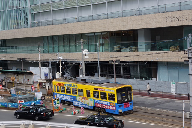 大阪の街に阪堺電車、お洒落で可愛い阪堺電車、幸福を運ぶ阪堺電車、アクティブな安倍総理の姿勢応援します_d0181492_2252747.jpg