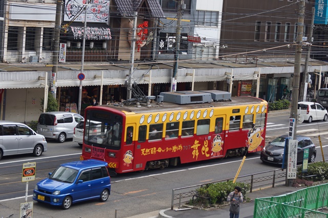 大阪の街に阪堺電車、お洒落で可愛い阪堺電車、幸福を運ぶ阪堺電車、アクティブな安倍総理の姿勢応援します_d0181492_2292274.jpg