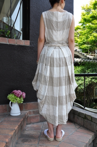 ワンピース偏・・・DANIELA GREGIS _e0127399_1951394.jpg