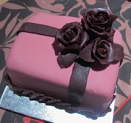 念願のケーキデコレーション Chocolate Rose Cake_e0149801_834012.jpg