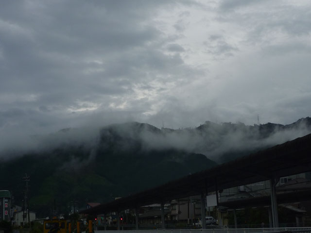 雨上がりの尾鷲駅_a0020941_1953038.jpg