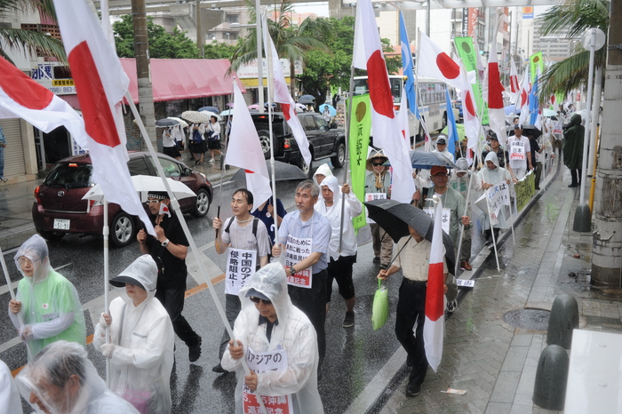 5.15 沖縄返還記念「頑張れ日本全国行動委員会 in 沖縄」日の丸大行進_f0201641_19403362.jpg