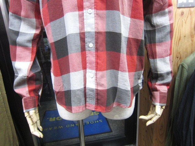 今時期に◎ 薄手のCHECK シャツ。。。By NUDIE JEANS_d0152280_21165521.jpg