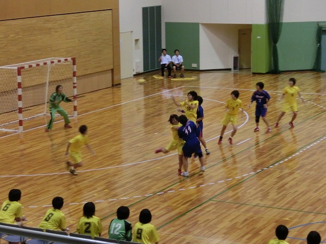 「あと1点」が遠かったが「勇猛果敢」だった 富士高ハンドボール女子_f0141310_7481714.jpg