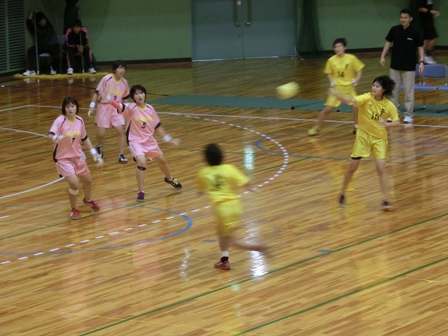 「あと1点」が遠かったが「勇猛果敢」だった 富士高ハンドボール女子_f0141310_7524296.jpg