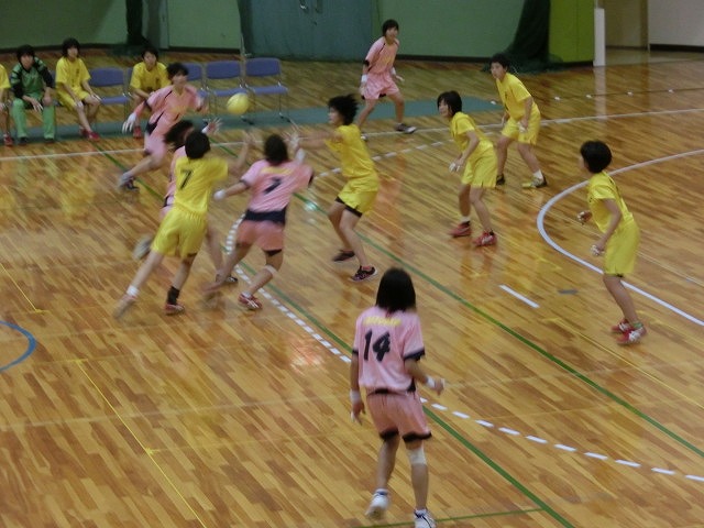「あと1点」が遠かったが「勇猛果敢」だった 富士高ハンドボール女子_f0141310_7532868.jpg