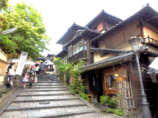 三寧坂から八坂神社まで_e0048413_20582273.jpg