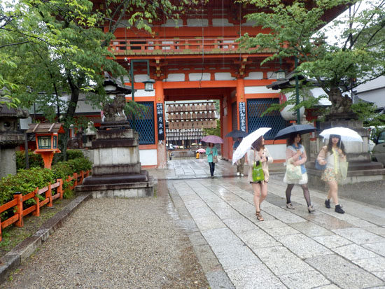 三寧坂から八坂神社まで_e0048413_2059214.jpg