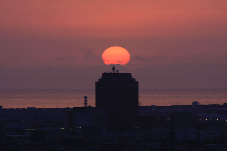 今日の夕陽　　5/20_d0060435_22533479.jpg