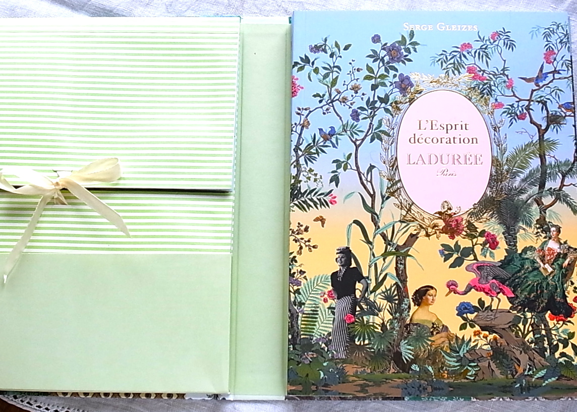 L\'Esprit Décoration by Ladurée - ラデュレの本『レスプリ・デコラシオン』_a0231632_20562631.jpg