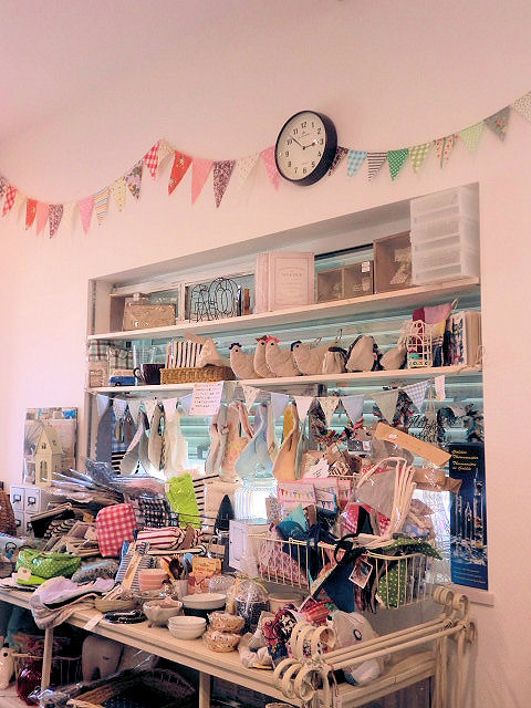 春日の自宅shop Charm Zakka Cafe Ecru