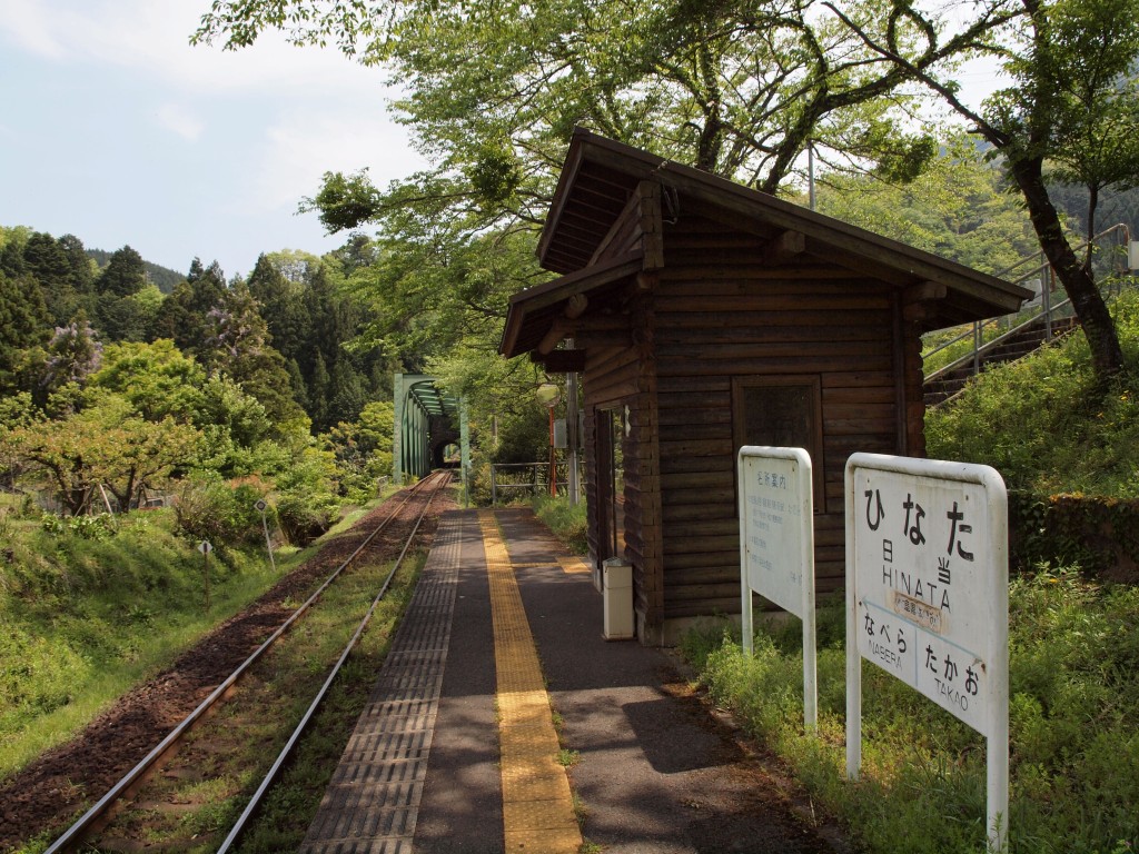 『無人駅と根尾川と樽見鉄道の走る列車風景～』_d0054276_2028855.jpg