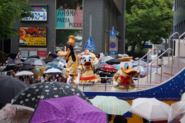 雨吹き飛ばす情熱神戸まつり２０１３、素晴らしき神戸まつり２０１３、茂木大臣神戸まつりに来てください_d0181492_21554926.jpg