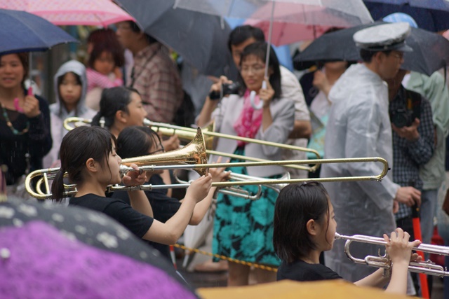 雨吹き飛ばす情熱神戸まつり２０１３、素晴らしき神戸まつり２０１３、茂木大臣神戸まつりに来てください_d0181492_21583347.jpg