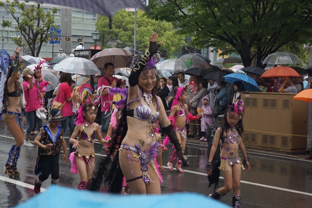 若者の祭り神戸まつり、情熱的サンバチームと神戸まつり、初夏の祭典神戸まつり、世界で勝つ若者を育てる_d0181492_22541454.jpg