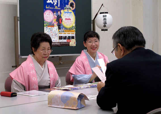 蛍灯をPRに_b0145257_19194039.jpg