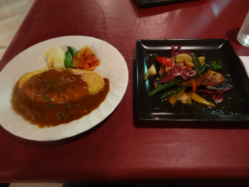 成田駅前のビジネスホテルの１泊２食付きのパック、でもコースではなくオプションで食べた夕ご飯です。_c0225997_1261017.jpg