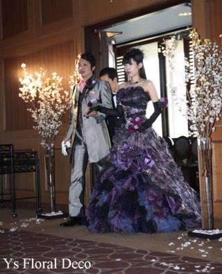 紫と黒のドレスに　アナスイ風色調のお花を_b0113510_12251879.jpg
