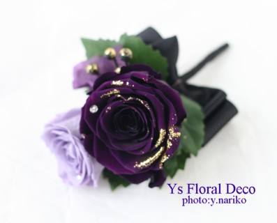 紫と黒のドレスに　アナスイ風色調のお花を_b0113510_12255089.jpg