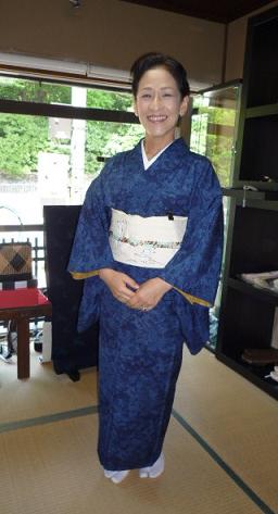 野村エミさん・単衣の小紋に鳥獣戯画の染め帯。_f0181251_16334066.jpg