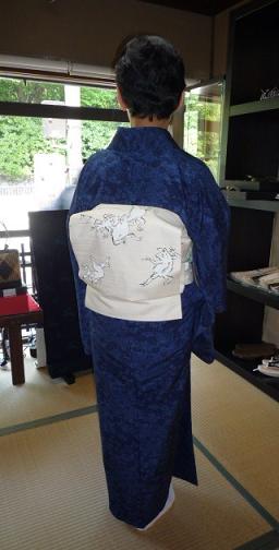 野村エミさん・単衣の小紋に鳥獣戯画の染め帯。_f0181251_1635432.jpg
