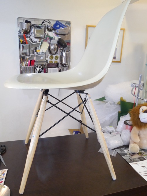 今週のGLASS ONIONの店内にはヴィンテージのEAMES SIDE SHELL CHAIRが百花繚乱♪_b0125570_10233124.jpg