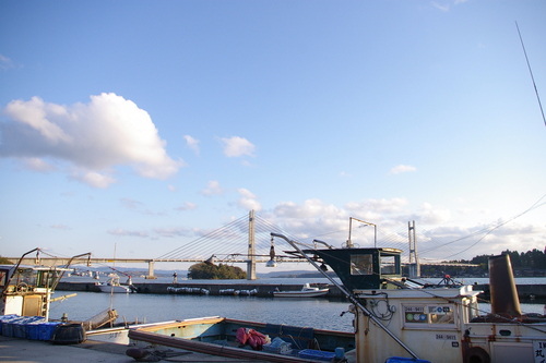 漁船と架橋_f0130879_22294321.jpg