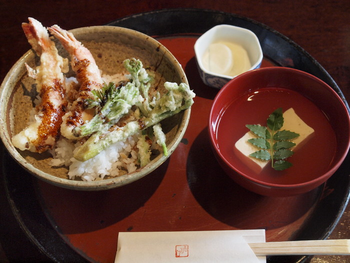 「郷土料理 もみじ」でランチ_c0116915_0235260.jpg