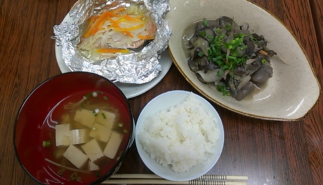 昼食会を報告します。_e0175651_1630185.jpg