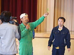 田植え体験(緑ヶ丘小・北郷小)_d0247484_1445114.jpg